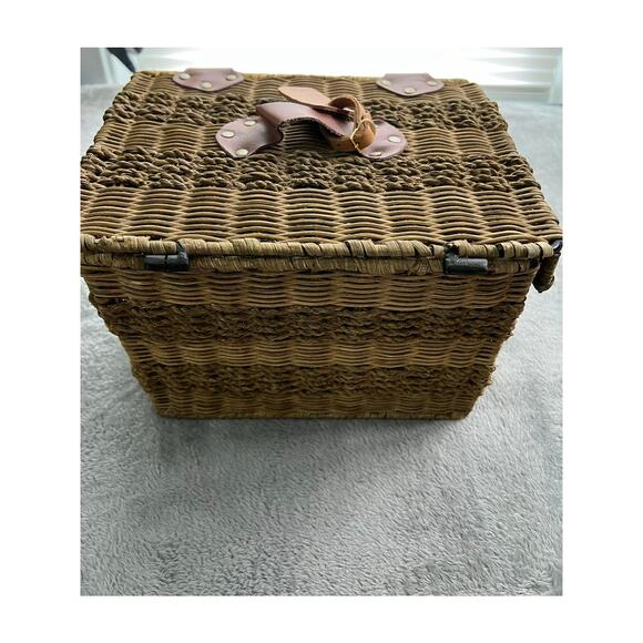 HARRODS VINTAGE Brown Wicker Basket Rare Find Brass Hardware - Picture 7 of 10